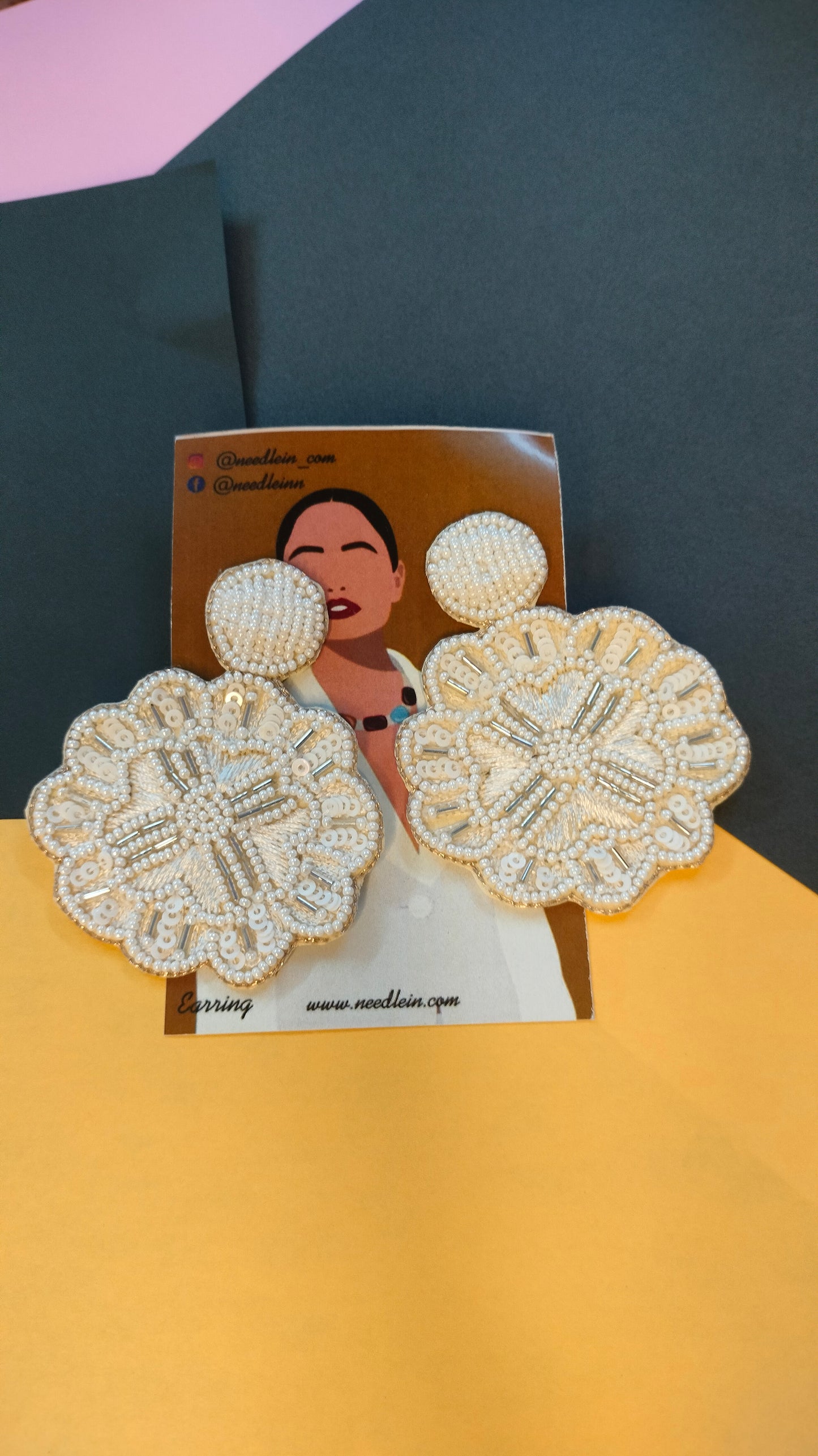 Winnie white earrings